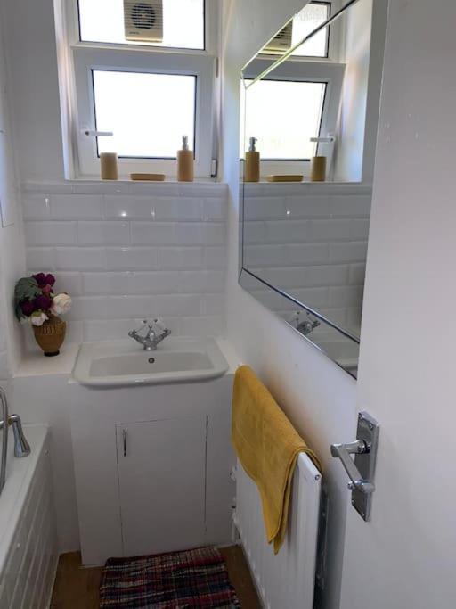 Lovely 2 Bedroom Flat In Greater London Exterior foto